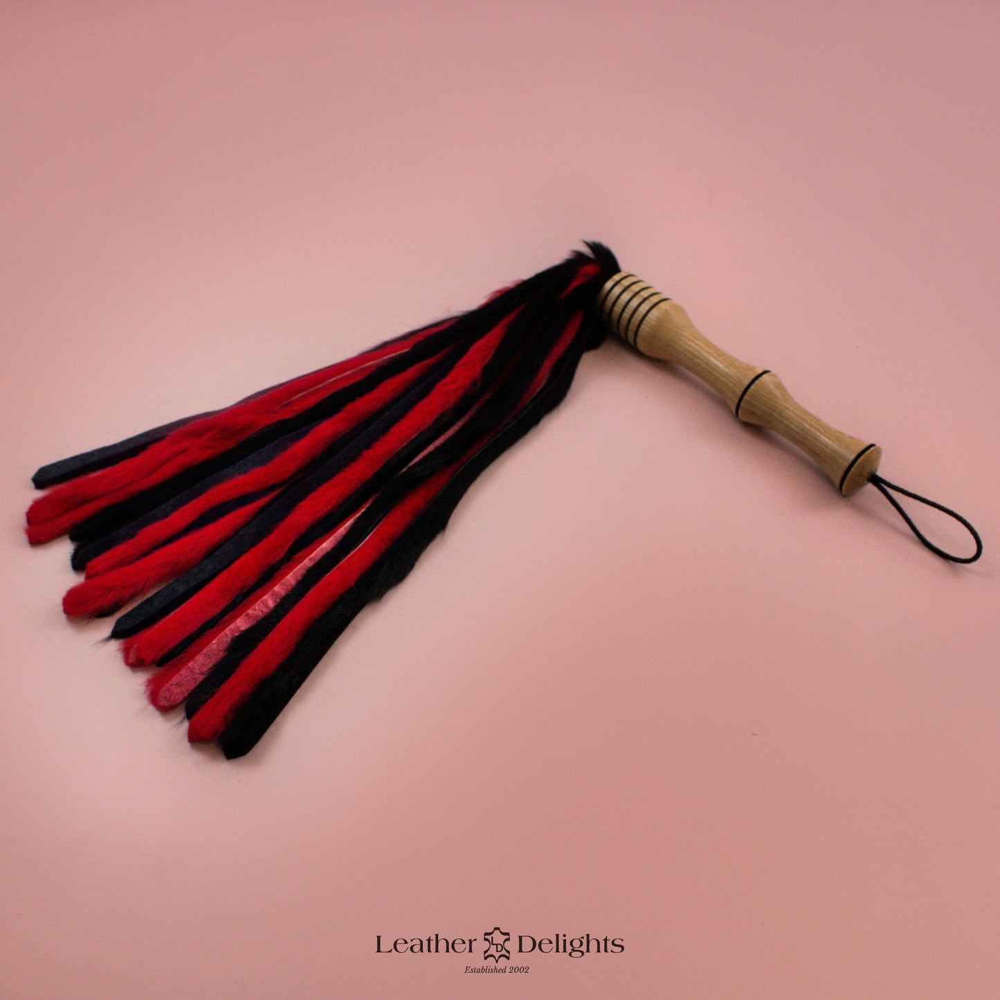 Martinet en Fourrure de Lapin Noir et Rouge