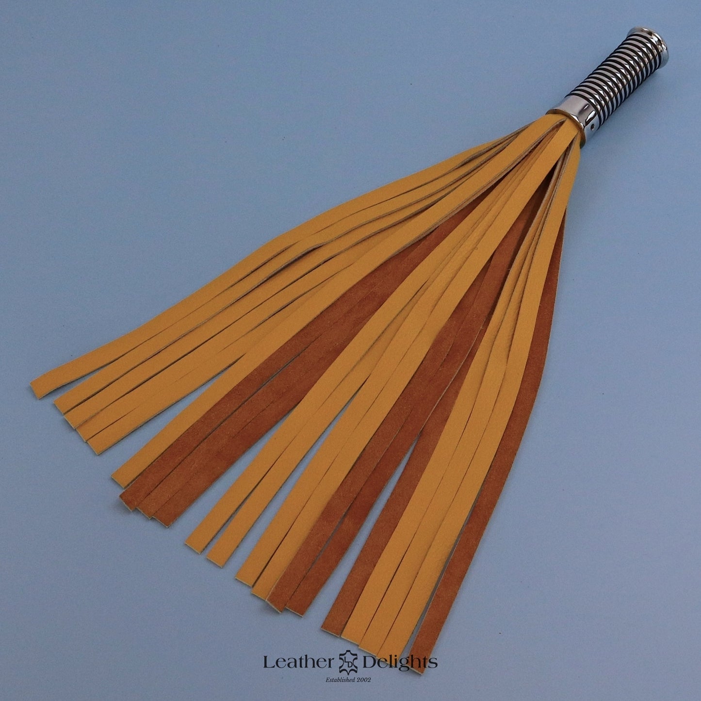 Flogger en cuir vert et noir avec poignée argentée